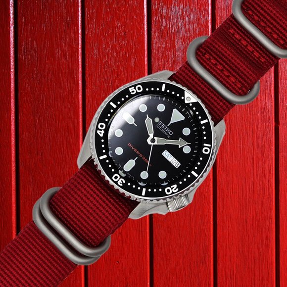 Red Nylon Nato Watch Strap Military 18mm or 22mm - Picture 2 of 7